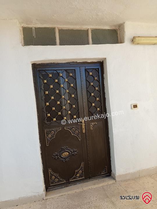 شقة أرضية مجددة مساحة 91م داخلي و 75م خارجي للبيع في الفحيص