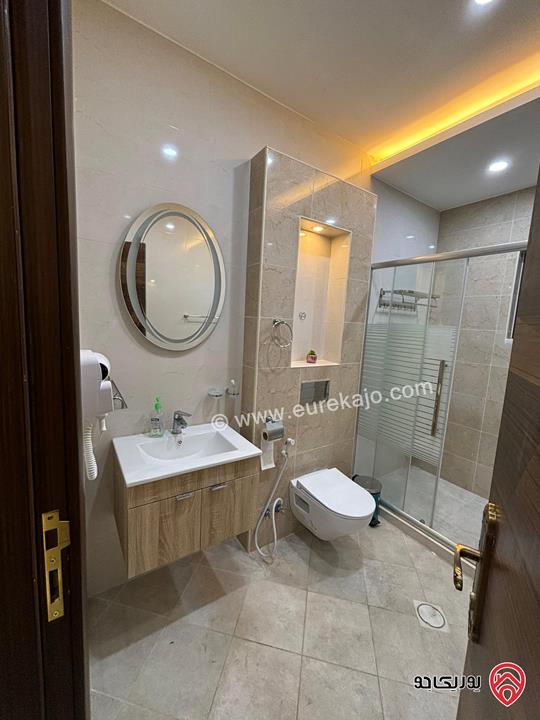 شقة كبيرة مساحة 200م داخلي مع ترس 120م للايجار مفروشة في عمان - الجبيهة حي المنصور