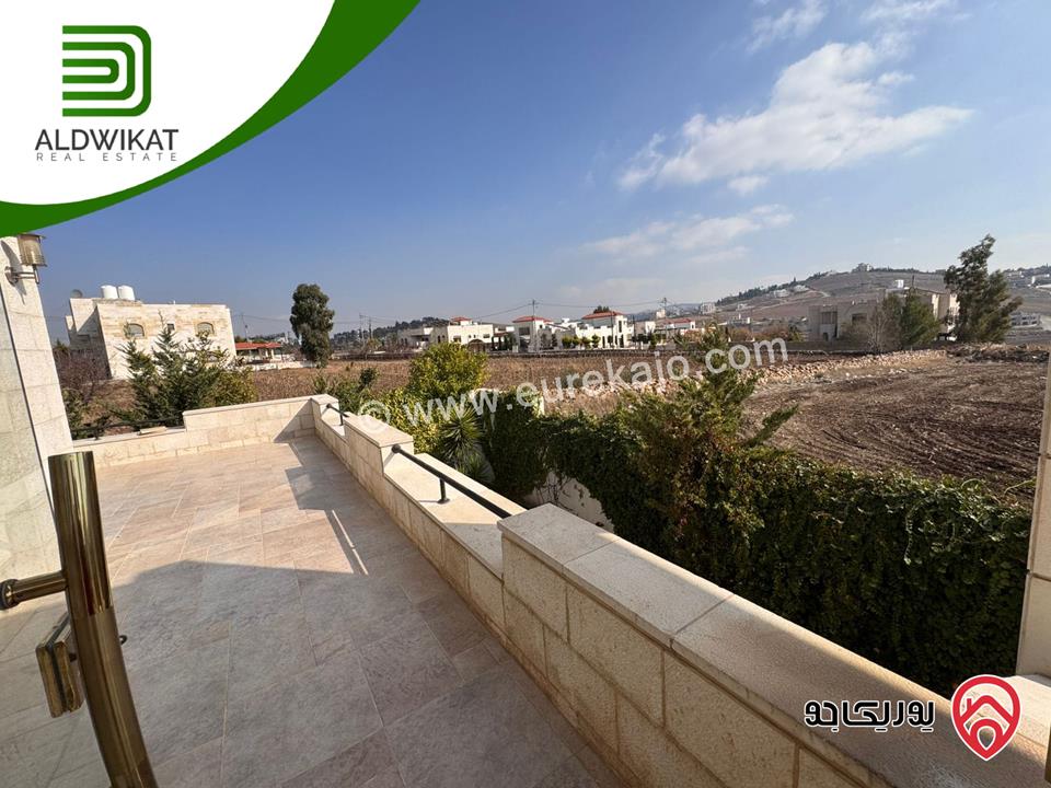 فيلا مساحة الارض 1600م ومساحة البناء 1100م مساحة الحديقة 400م للبيع في السلط - منطقة السرو 
