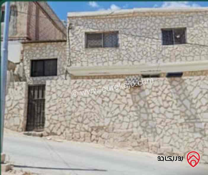 بيت طابقين مساحة 260م على أرض 150م للبيع في الزرقاء - جبل الأمير حسن
