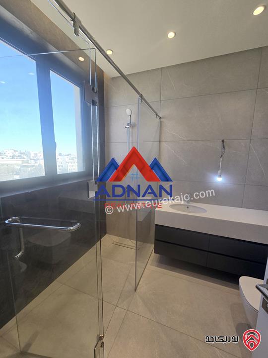 فيلا متلاصقة جديدة مساحة 763م على أرض 530م مع مسبح واطلالة عالية للبيع في عمان - عبدون