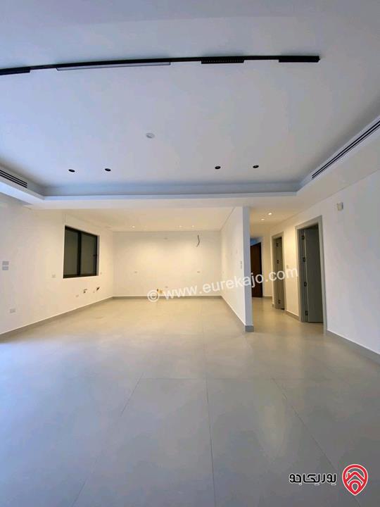 شقة طابقية ارضية مساحة 300م داخلي و 350م خارجي للبيع في عمان - دابوق