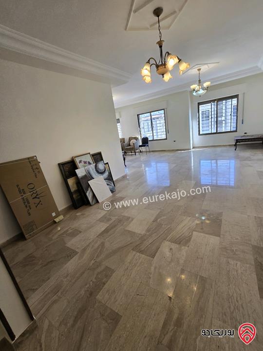 شقة مساحة 220م للبيع في عمان - خلدا بحالة ممتازة وبسعر مغري 