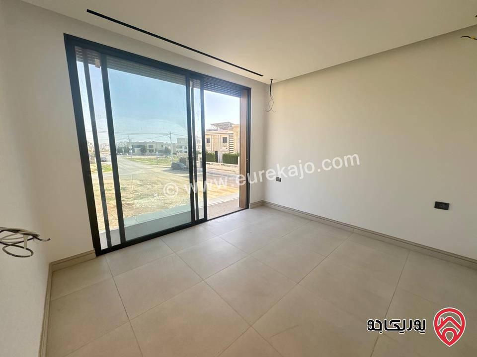 فيلا عدد 2 متلاصقتان مساحة البناء 885م على أرض 500م لكل فيلا للبيع في عمان - رجم عميش بإطلالة جميلة