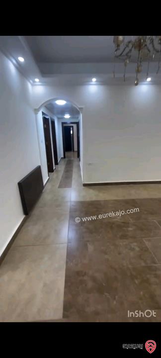 شقة طابق ثالث مساحة 210م مع روف 100م للبيع في عمان - الجبيهة ام زويتينه