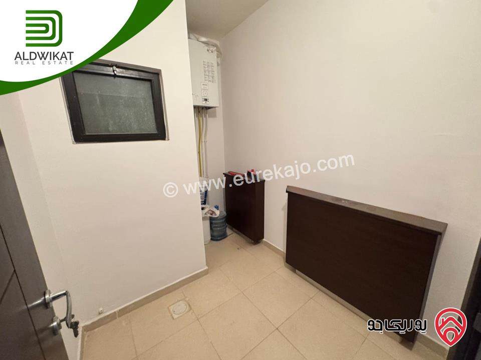 شقة طابق اول طابقية للبيع في عمان - على طريق المطار / حجار النوابلسه مساحة البناء 200م موقع اسكانات حديثة واطلالة