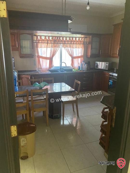 شقة ديلوكس طابق اول مساحة 205م للبيع في عمان - الرابية