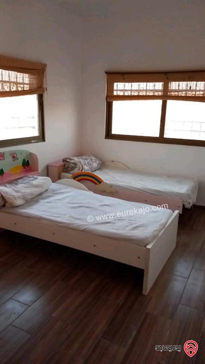 مزرعة مساحة الأرض 5 دونم و 150م عليها بناء 200م للبيع في المفرق