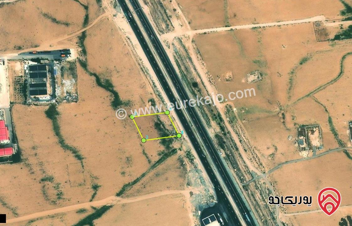 قطعة ارض مساحة 2572م للبيع على طريق عمان العقبة واجهة على شارع الرئيسي 45م وشارع جانبي 14م تصلح لمحطة شحن وايضا تصلح لاستراحه ومجمع تجاري او مصنع تبعد عن جسر المطار باتجاه العقبه 4 كيلو 