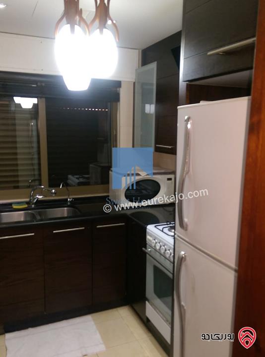 شقة مفروشة فاخرة طابق ثالث 145م مع روف 85م للبيع في عمان - عبدون 