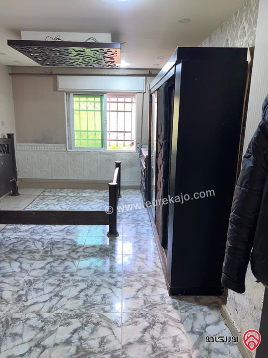 شقة شبه أرضية مساحة 100م داخلي و 100م خارجي للبيع في عمان - الجبيهة 