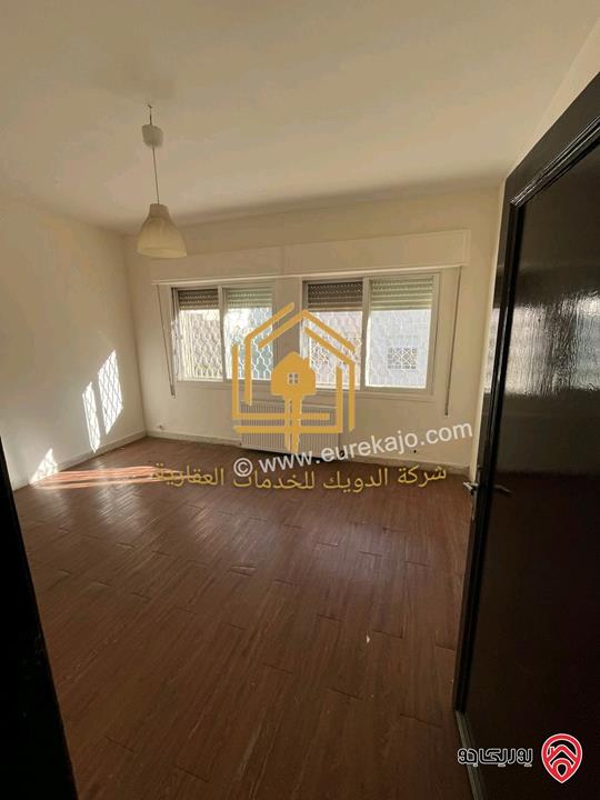 شقة فارغة طابق ثانى مساحة 200م للإيجار في عمان - الجبيهة 