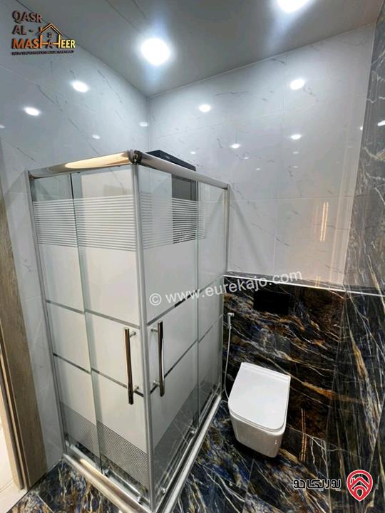 شقة فاخرة بدفعة 50% مساحة 195م داخلي و 150م خارجي للبيع في عمان - الجبيهة 