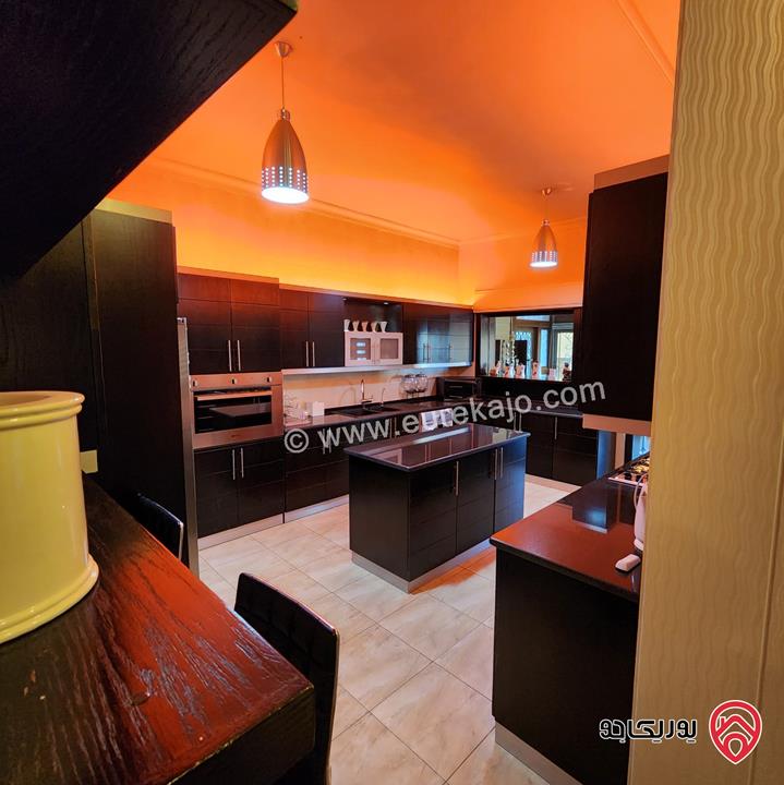 شقة فاخرة مفروشة طابق تسوية مساحة 260م للبيع في عمان - خلدا