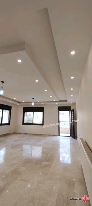 شقة فاخرة طابق ثاني مساحة 245م للبيع في عمان - ناعور خلف كازية السلام 