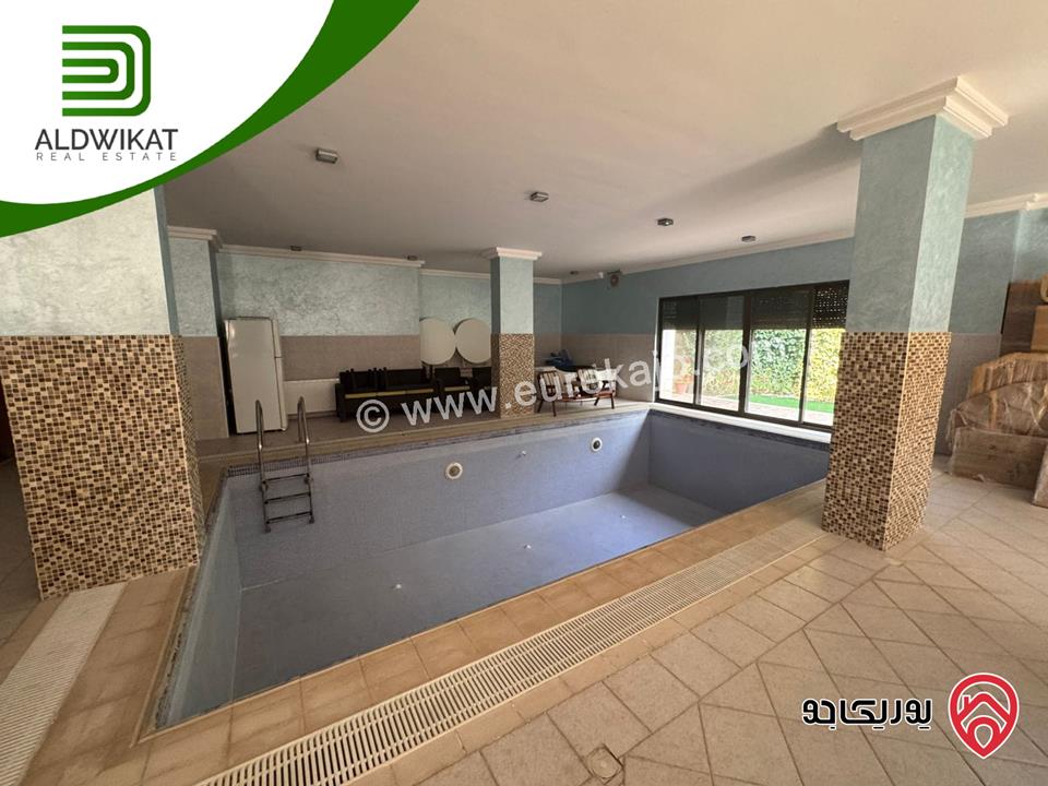 فيلا مساحة الارض 1600م ومساحة البناء 1100م مساحة الحديقة 400م للبيع في السلط - منطقة السرو 