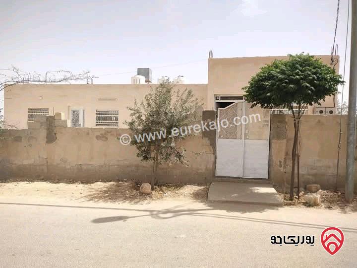 بيت مساحة 200م على أرض 500م للبيع في المفرق ضاحية الملك عبدالله 