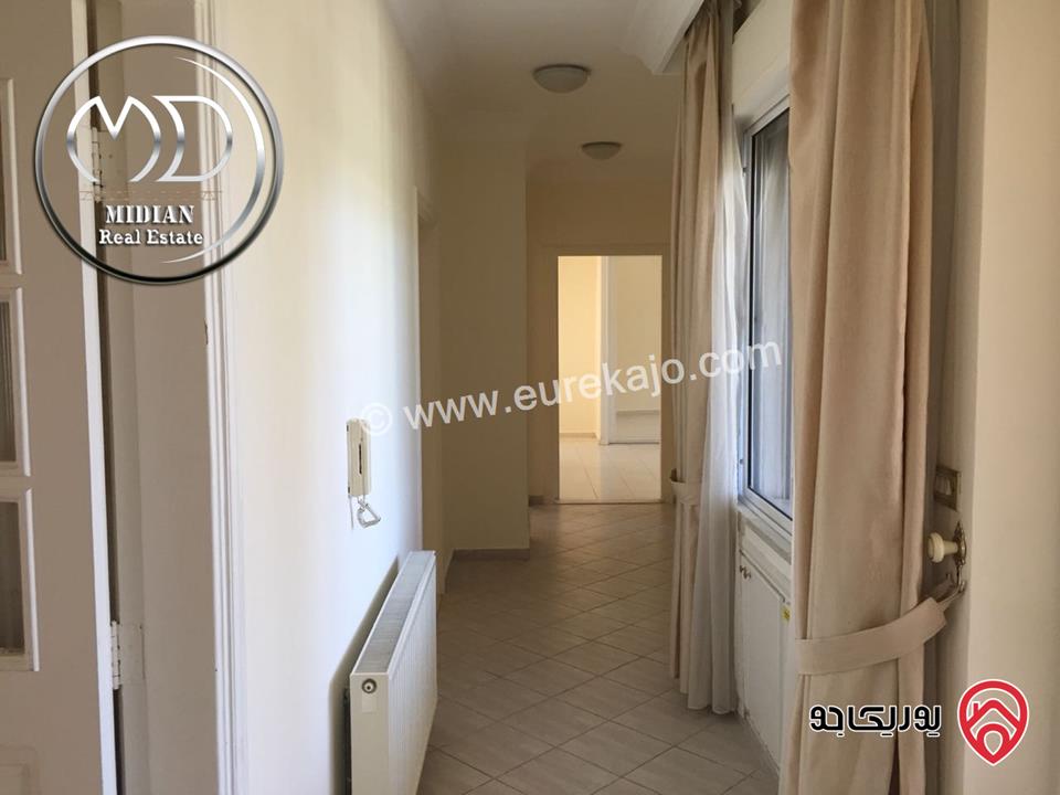 شقة ارضية طابقية فارغة للايجار في عمان - عبدون مساحة 300م مع ترس و حديقة 150م اطلالة جميلة