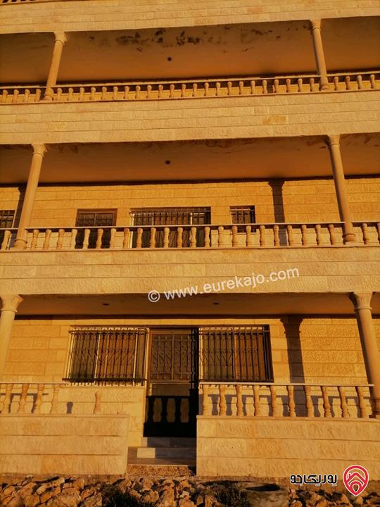 فيلا 4 طوابق على أرض 1 دونم للبيع في جرش - منطقة الجبل الاخضر 