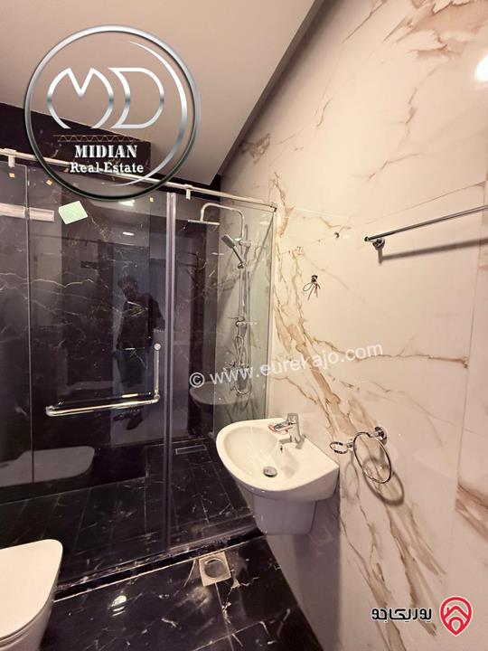 شقة ارضية للبيع في عمان - دير غبار مساحة 200م مع ترس 40م تشطيبات و ديكورات سوبر ديلوكس جديدة لم تسكن