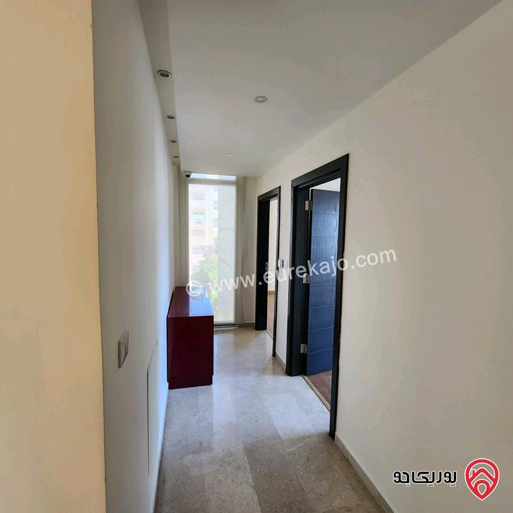 شقة ديلوكس طابق ثالث مساحة 330م للبيع في عمان - جبل عمان مطلة على وادي عبدون