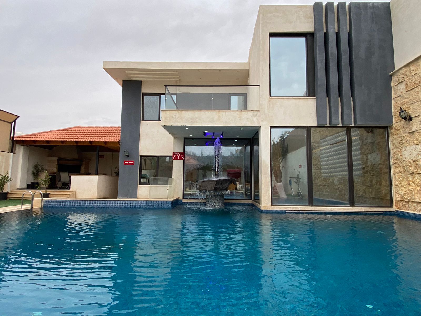 شاليه - مزرعة Blue Moon Villa للايجار اليومي في البحر الميت - الرامة 