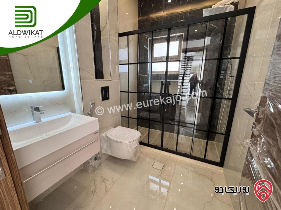 شقة طابقية مع روف للبيع في عمان - تلاع العلي مساحة البناء 260م ومساحة الترس 70م على شارعين