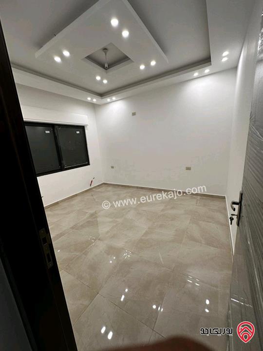 شقة طابق ثالث مساحة 150م مع روف 50م و تراس 50م للبيع في عمان - البيادر