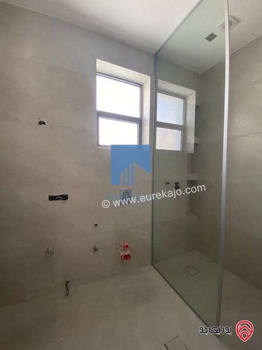 شقة أرضية طابقية مساحة 306م مع ترسات 200م ومسبح لم تسكن للبيع في عمان - أم السماق