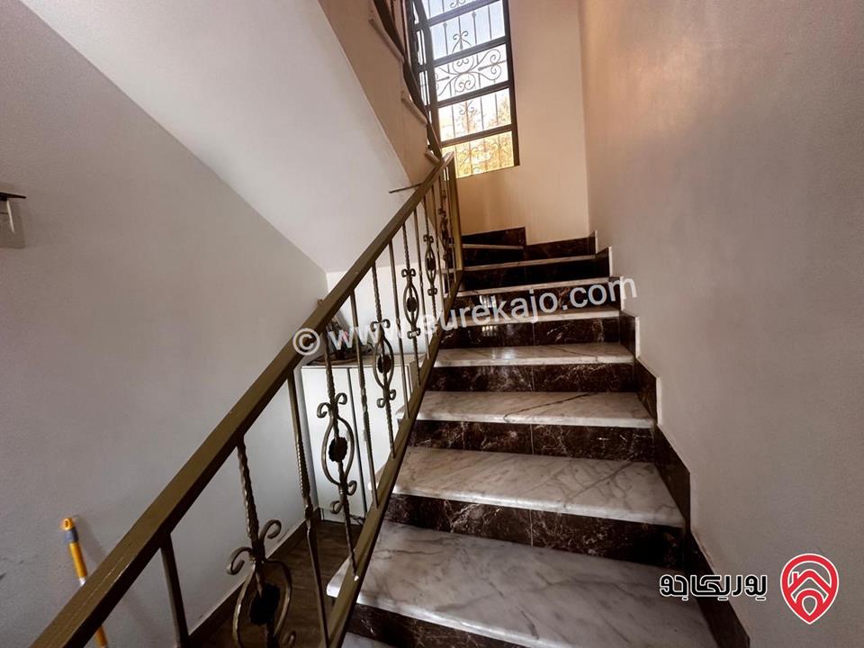 مزرعة فيها فيلا عدد 2 مساحة كل فيلا 300م على أرض 14 دونم للبيع في جرش