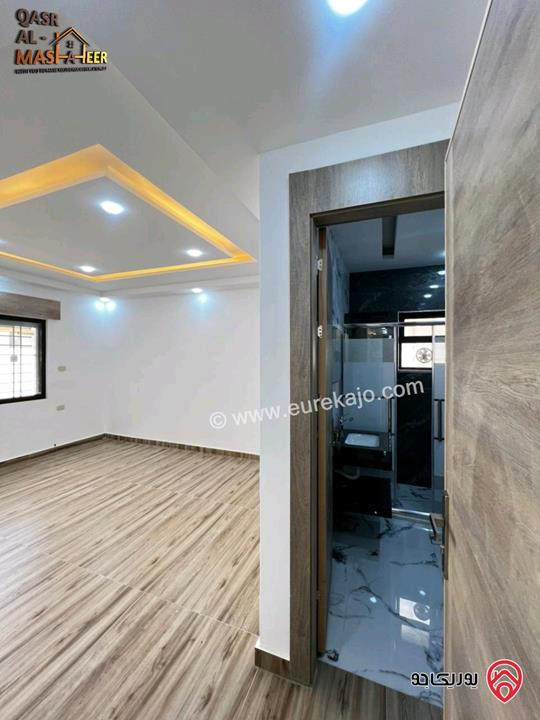 شقة فاخرة بدفعة 50% مساحة 195م داخلي و 150م خارجي للبيع في عمان - الجبيهة 