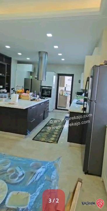 شقة طابق اخير مع روف مساحة 270م للبيع في عمان - منطقة خلدا بالقرب من مسجد الهمشري