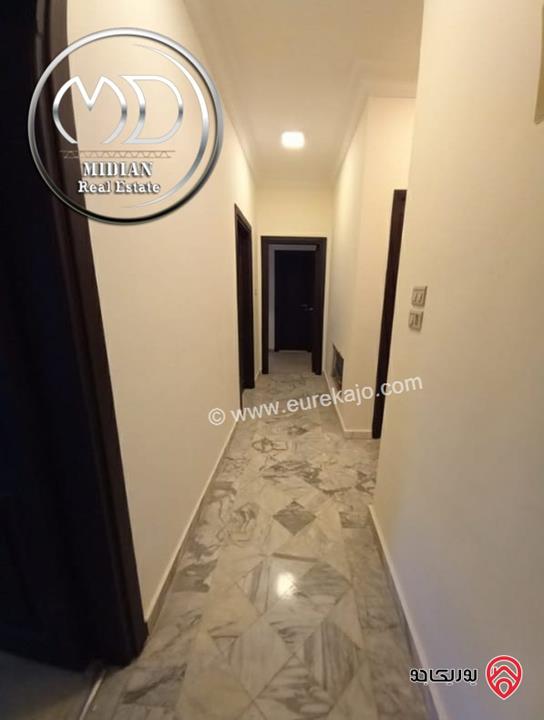 شقة شبه ارضي فارغة للايجار في عمان - الدوار السابع مساحة 190م مع ترس و حديقة 100م تشطيبات سوبر ديلوكس