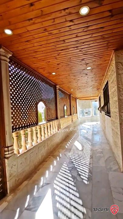 شقة فاخرة ارضية مساحة 155م داخلي و 150م خارجي للبيع في عمان - خلدا 