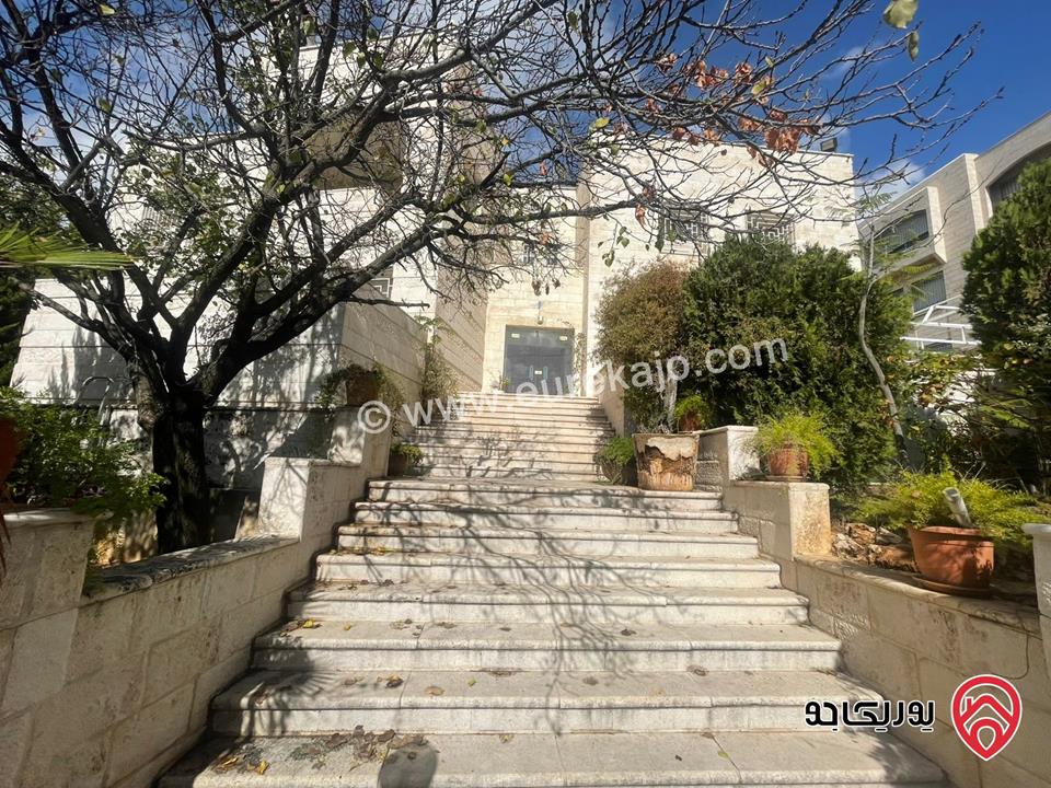 فيلا مساحة البناء 800م على ارض 1 دونم للبيع في عمان - تلاع العلي