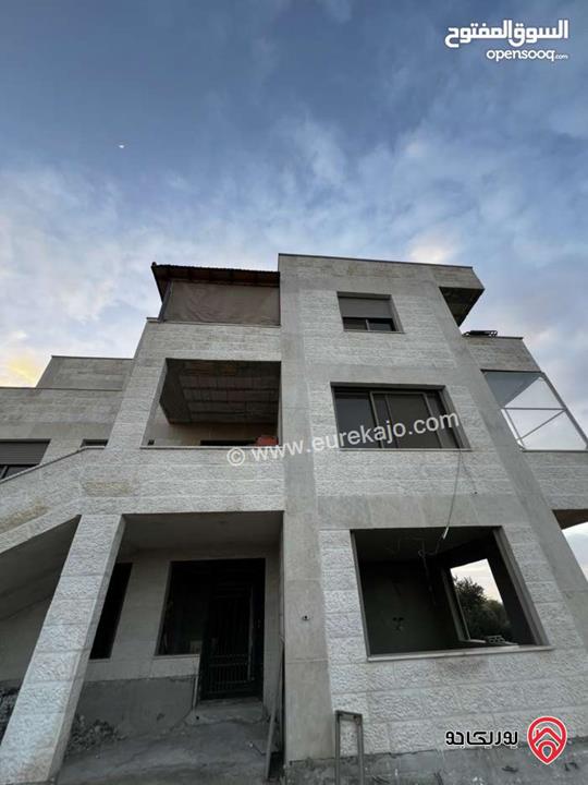 فيلا عدد 2 متلاصقتين بنظام أمريكي مساحة 720م على أرض 1 دونم ، للبيع في اربد 