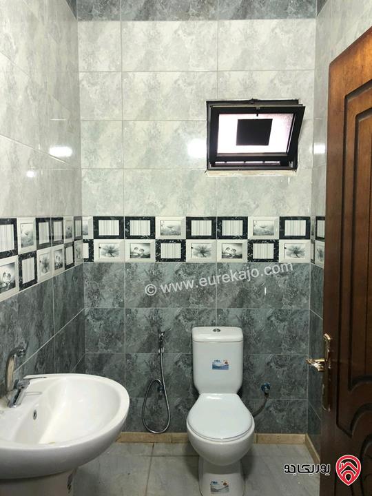 فيلا مساحة 280م على أرض 1300م للايجار في اربد - الصريح