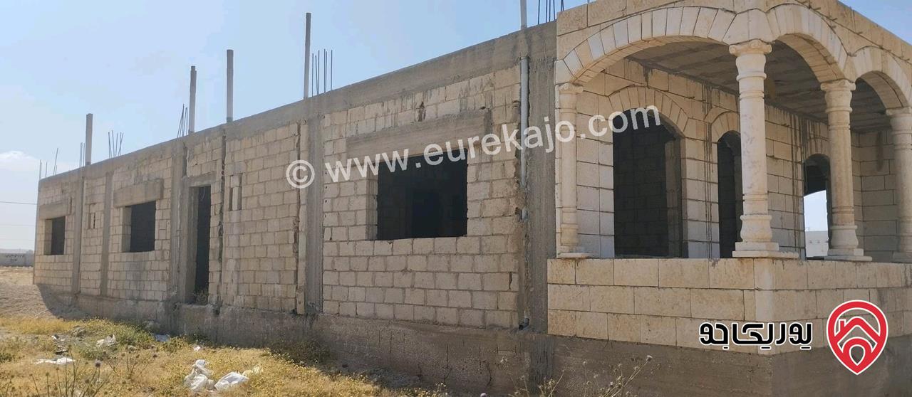 بيت عظم مساحة 285م على أرض 1 دونم للبيع في المفرق