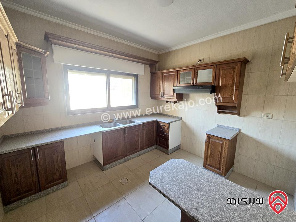 شقة مساحة 130 متر طابق اول للبيع في عمان - ام السماق قرب شارع مكة و مكة مول