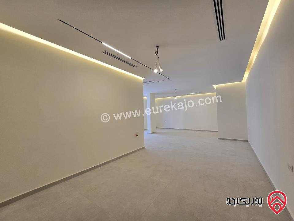 شقة فاخرة شبه ارضية مساحة 250م داخلي و 300م خارجي للإيجار في عمان -  دابوق 