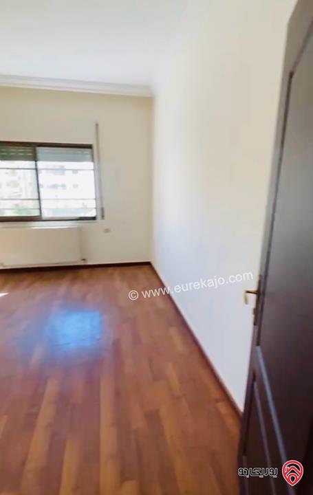 شقة طابق أرضي على مستوى الشارع مساحة 200م للبيع في عمان - خلدا 