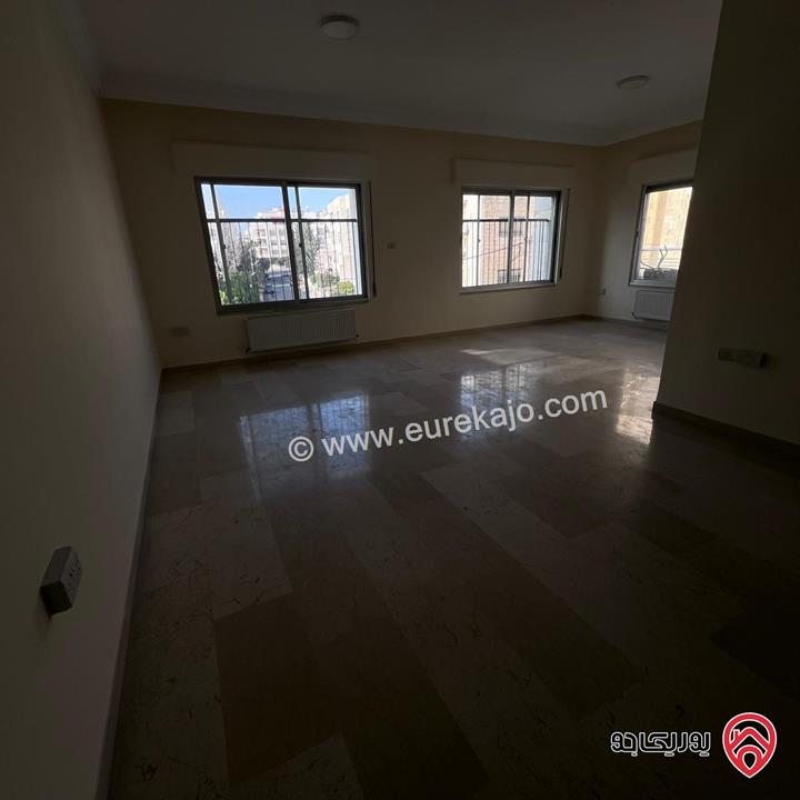 شقة مميزة طابق ثاني مساحة 200م للايجار في عمان - دير غبار