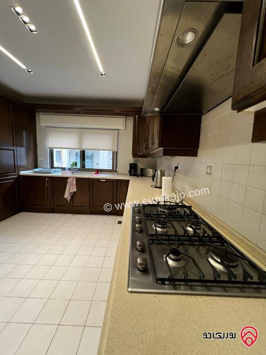 شقة مفروشة طابق أول مساحة 211م للايجار في عمان - ام اذينة