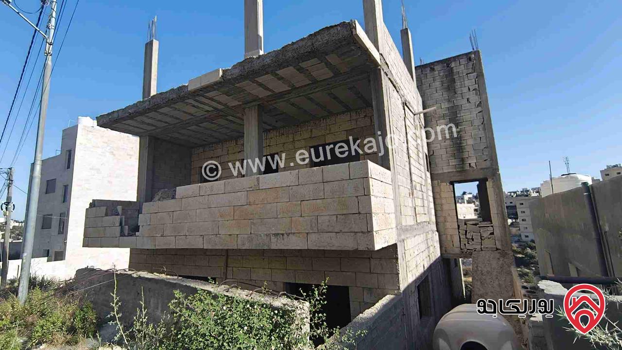 منزل مستقل مساحة 320م على أرض 190م للبيع في السلط 