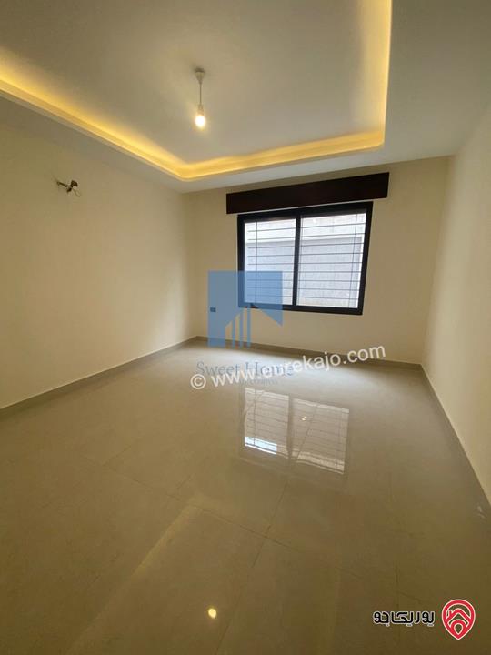 شقة شبه ارضية مساحة 175م مع ترسات 120م للبيع في عمان - الرابية