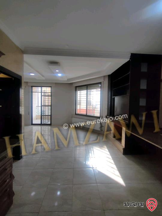 شقة ارضية مساحة 180م داخلي و 50م خارجي للايجار في عمان - ضاحية النخيل 