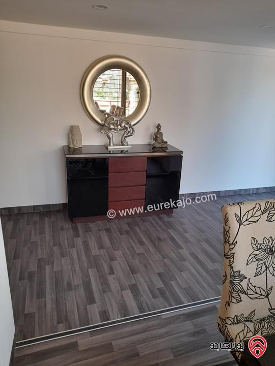 شقة مفروشة أرضية مساحة 130م داخلي و 40م خارجي للإيجار أو للبيع في عمان– الدوار الرابع