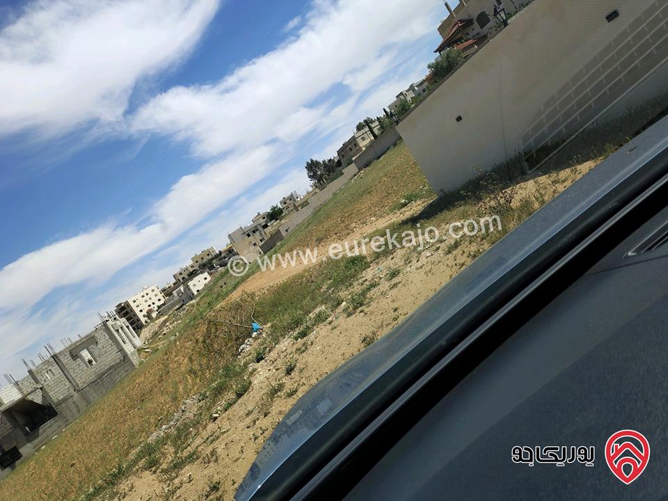 قطعة ارض مساحتها 748م سكن ب للبيع في الزرقاء - جريبا بالقرب من شارع بيرين الرئيسي خلف محددة المهندس تقع على شارعين الاول معبد والشارع الثاني غير معبد