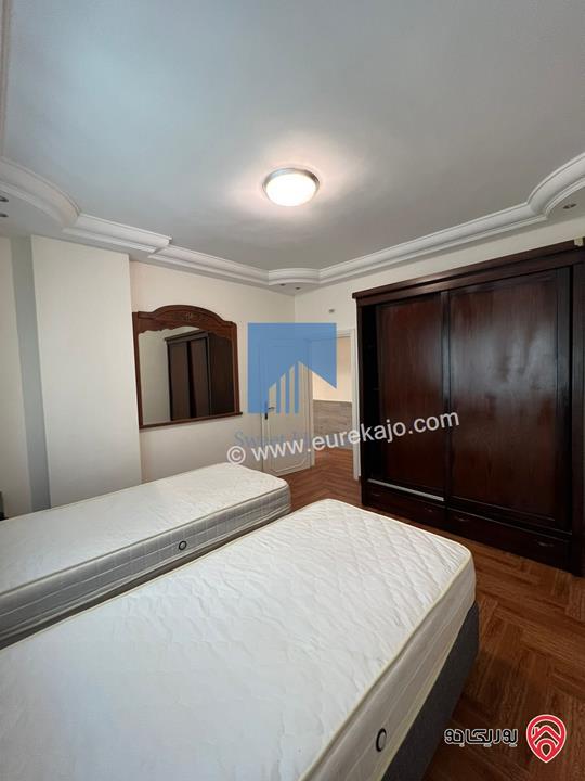 شقة أرضية مفروشة 200م مع حديقة وترسات 150م للبيع في جبل عمان 