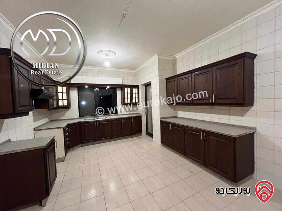 شقق طابقية فارغة للايجار في عمان - ام السماق مساحات 300م 4 نوم تشطيبات سوبر ديلوكس اطلالة جميلة بسعر مميز